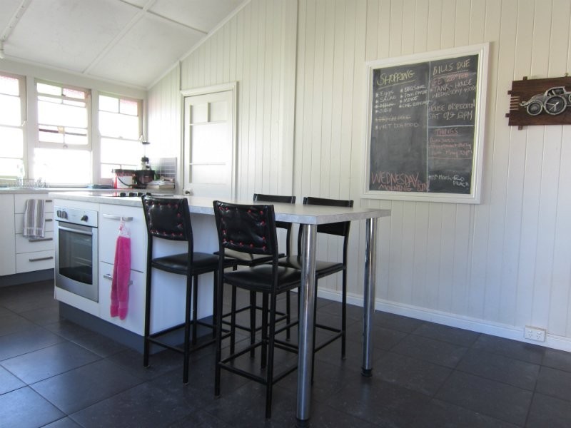 6 Alice Street, Blackstone QLD 4304