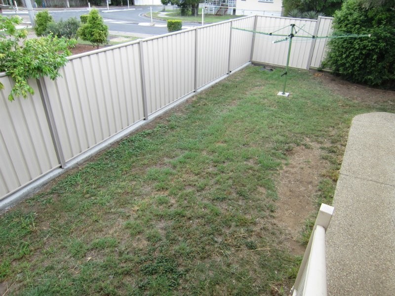 1 & 2/28 North Station Road, North Booval QLD 4304