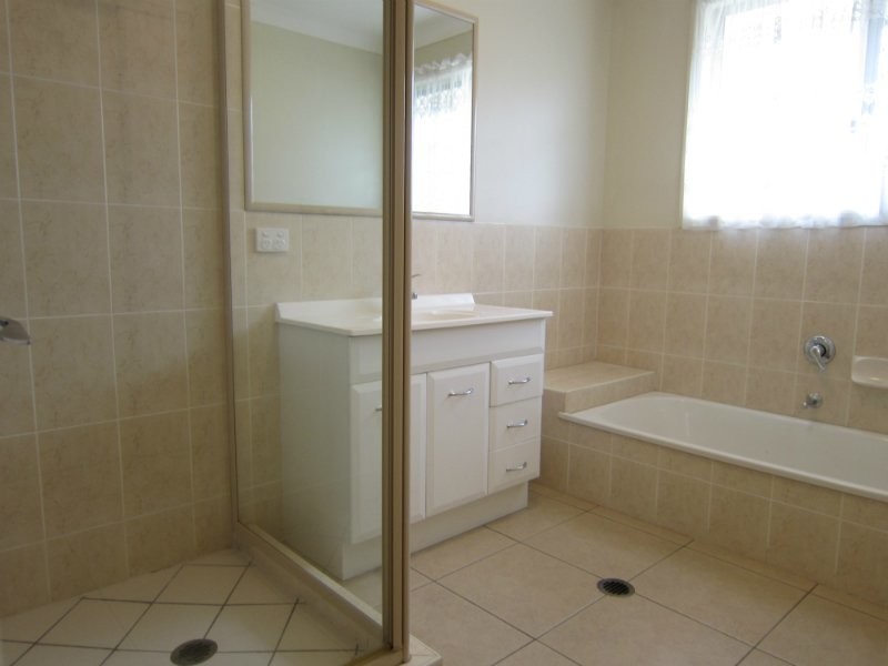 1 & 2/28 North Station Road, North Booval QLD 4304