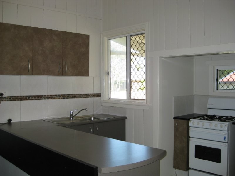 19 Rex Street, Eastern Heights QLD 4305