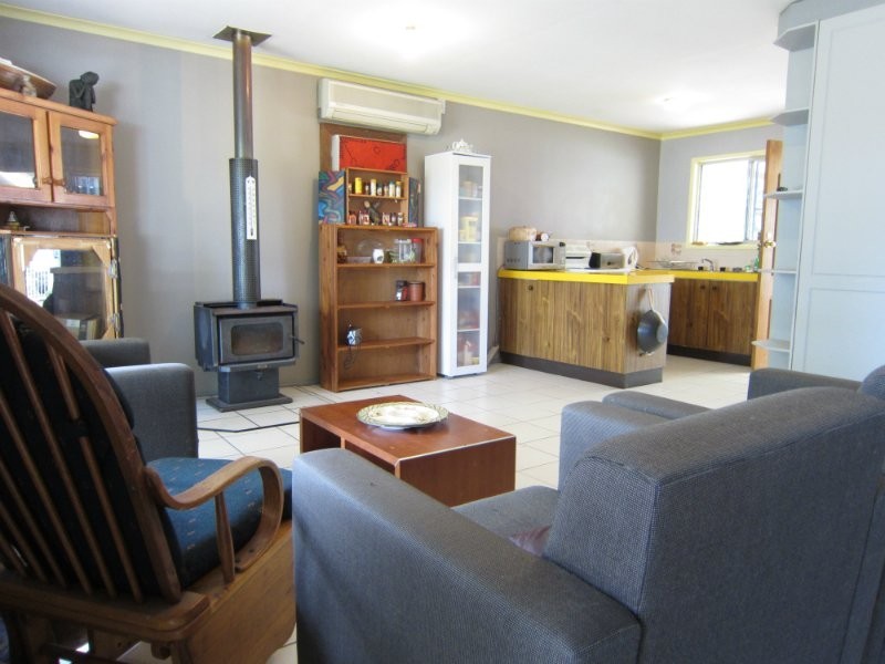 1 Saunders Street, Flinders View QLD 4305