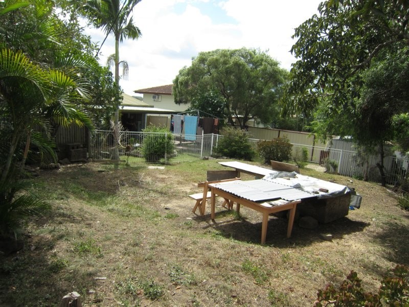 1 Saunders Street, Flinders View QLD 4305