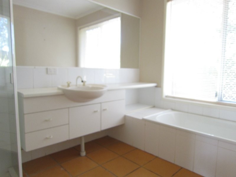 32 Lorrikeet Street, Bundamba QLD 4304