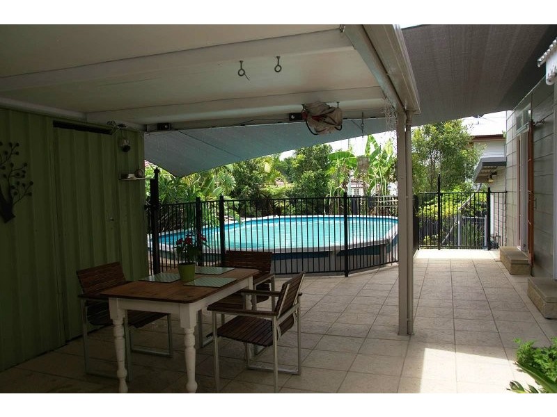 64 Queen Street, Blackstone QLD 4304