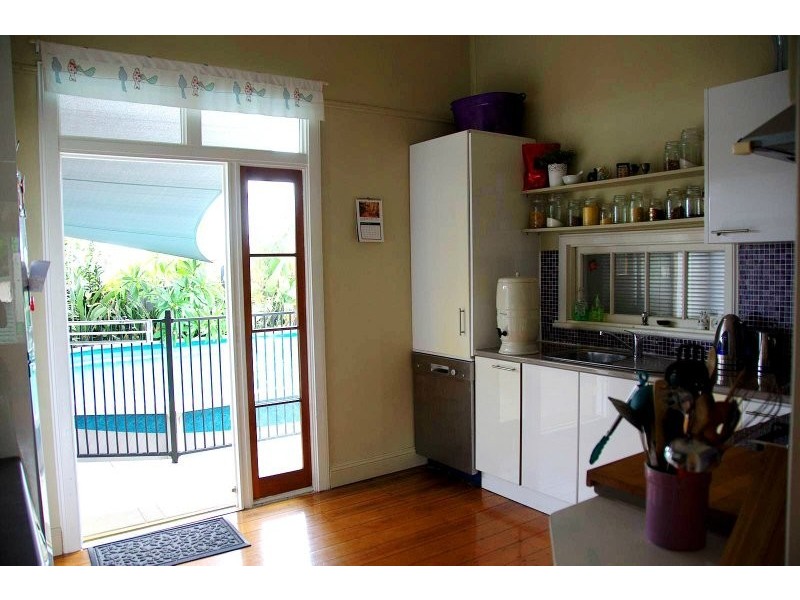 64 Queen Street, Blackstone QLD 4304