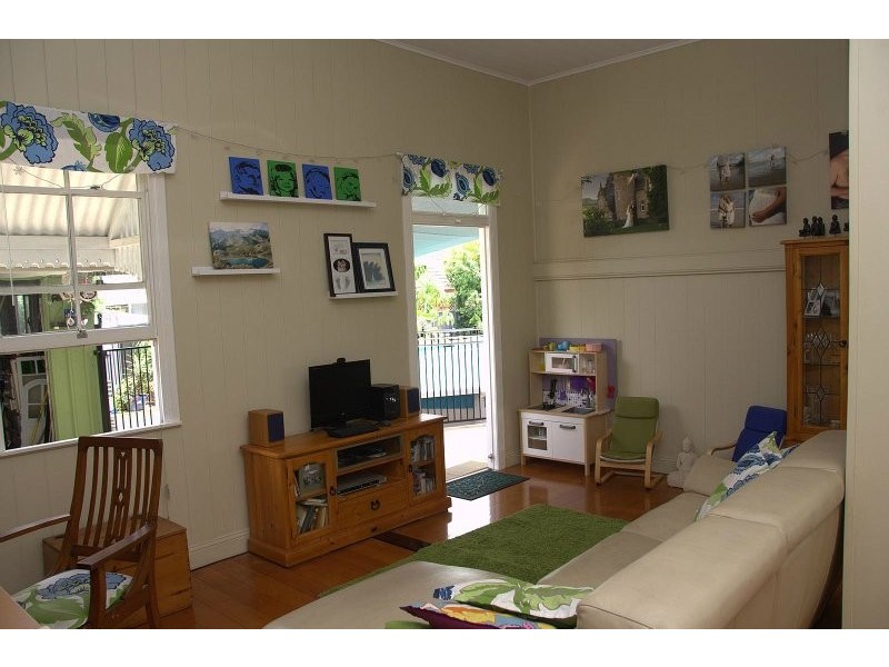 64 Queen Street, Blackstone QLD 4304
