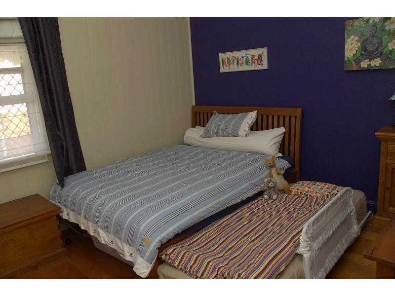 64 Queen Street, Blackstone QLD 4304
