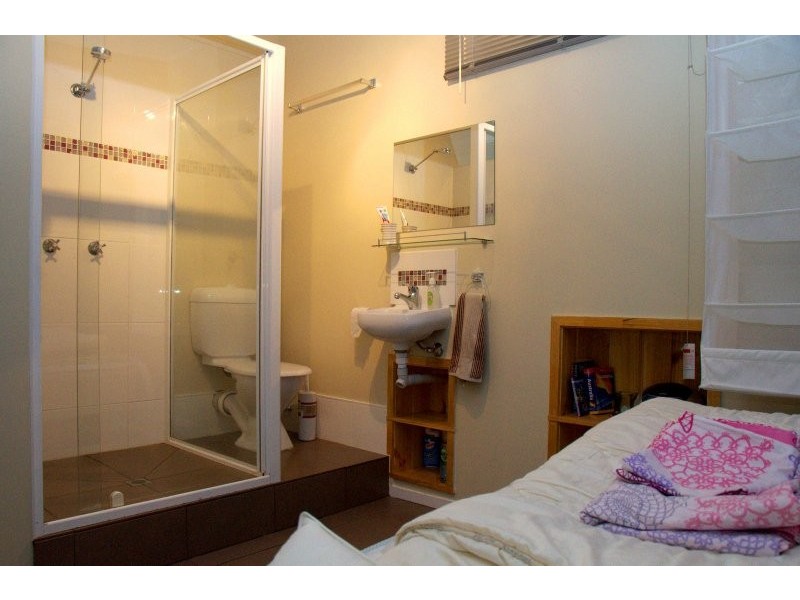 64 Queen Street, Blackstone QLD 4304