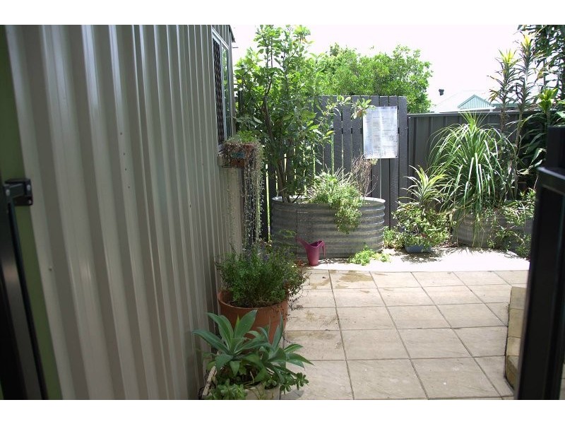 64 Queen Street, Blackstone QLD 4304