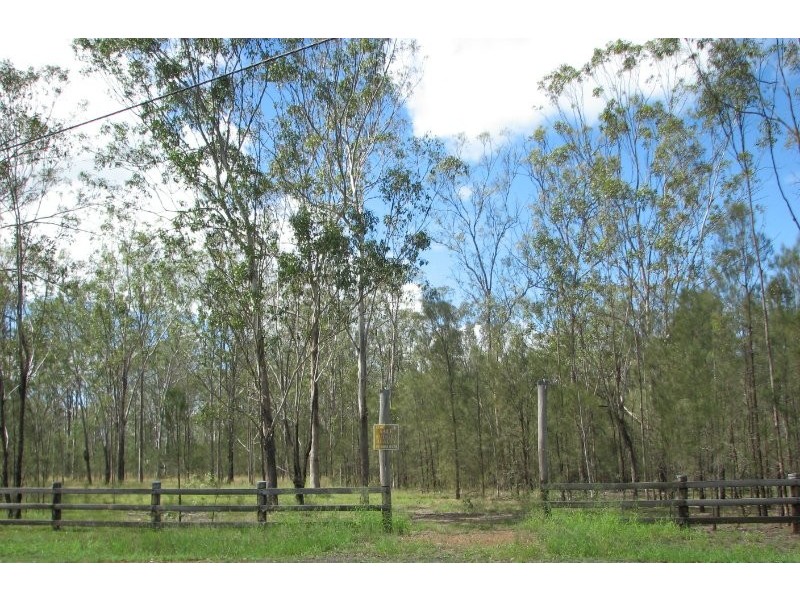 4 Lewis Court, Lockyer Waters QLD 4311