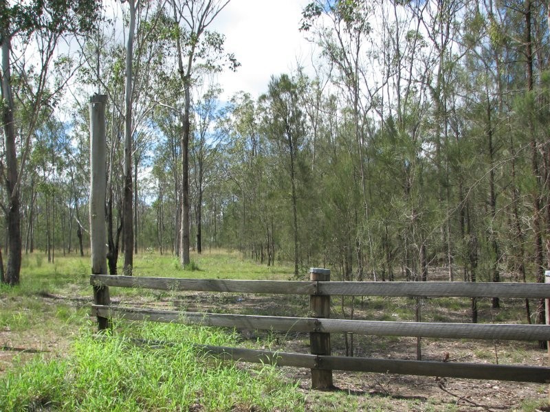 4 Lewis Court, Lockyer Waters QLD 4311