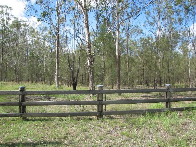 4 Lewis Court, Lockyer Waters QLD 4311