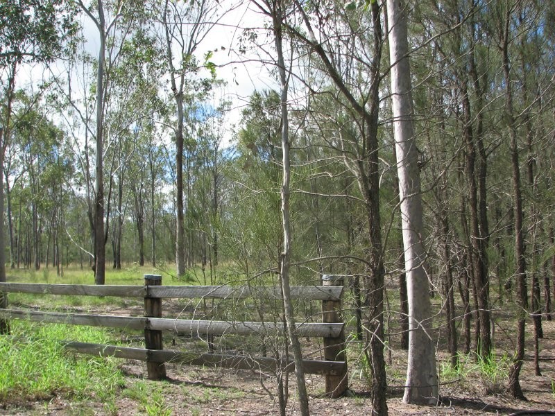 4 Lewis Court, Lockyer Waters QLD 4311