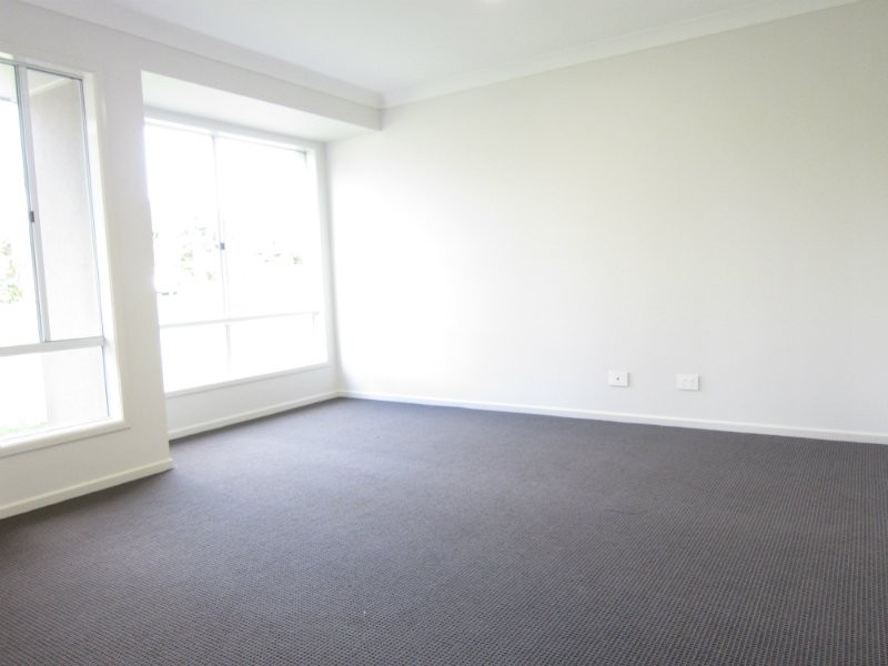 17 Hall Street, Peak Crossing QLD 4306