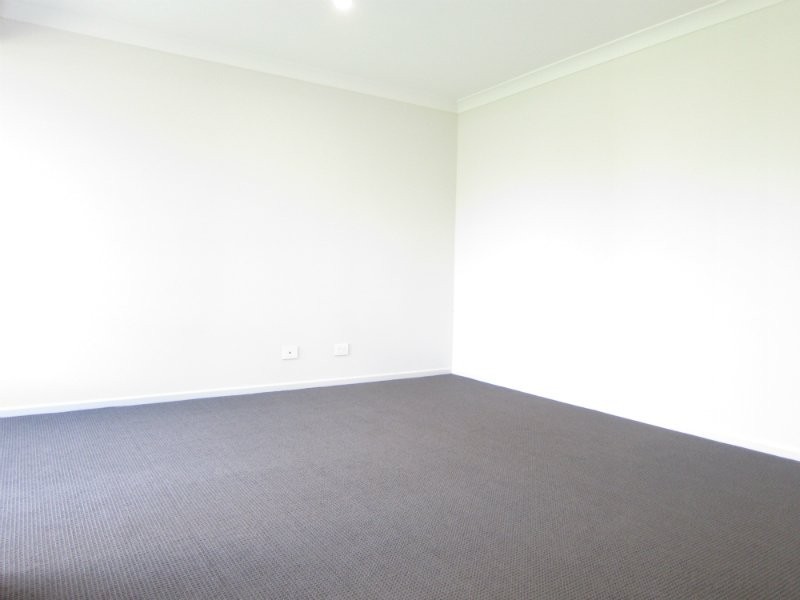 17 Hall Street, Peak Crossing QLD 4306