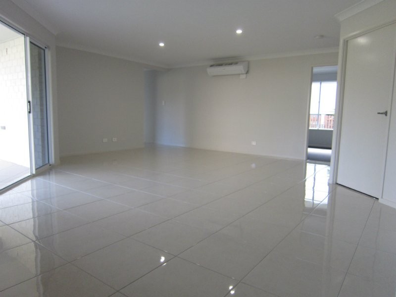 17 Hall Street, Peak Crossing QLD 4306
