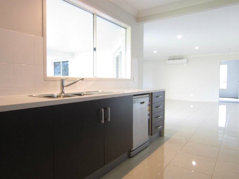 17 Hall Street, Peak Crossing QLD 4306