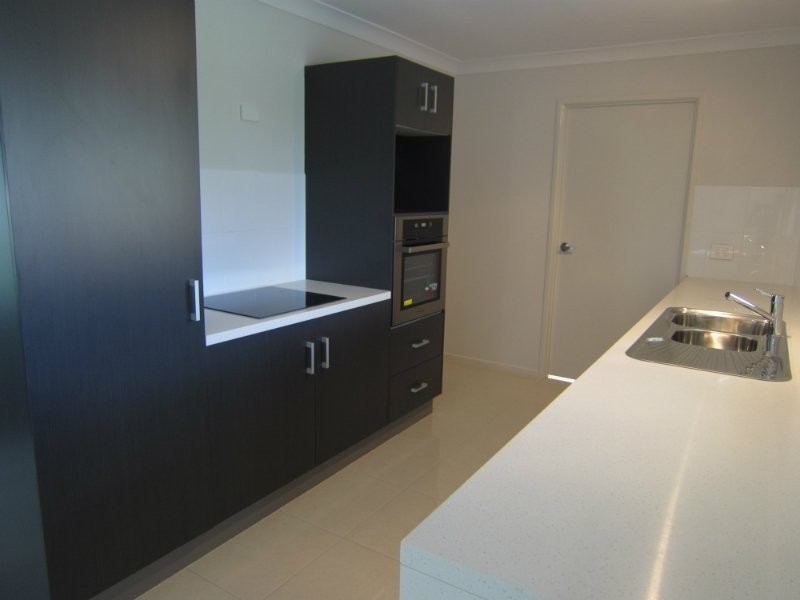 17 Hall Street, Peak Crossing QLD 4306