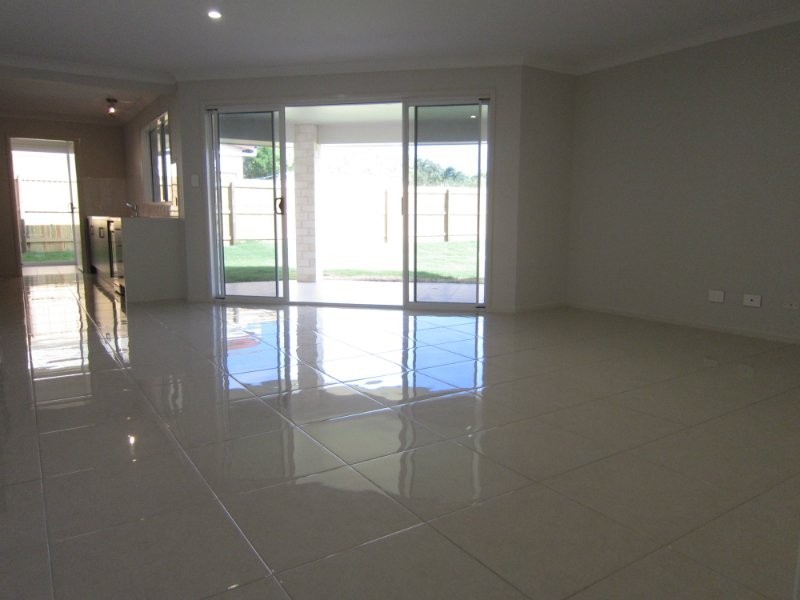 17 Hall Street, Peak Crossing QLD 4306