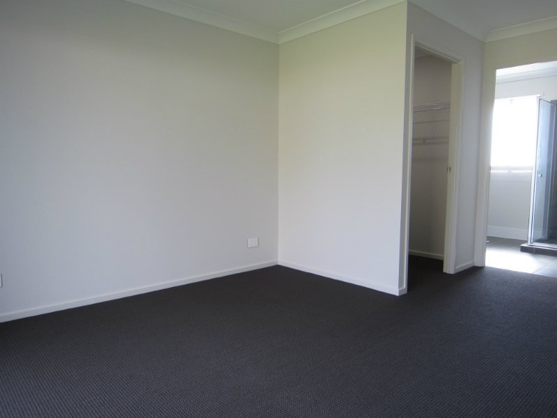 17 Hall Street, Peak Crossing QLD 4306