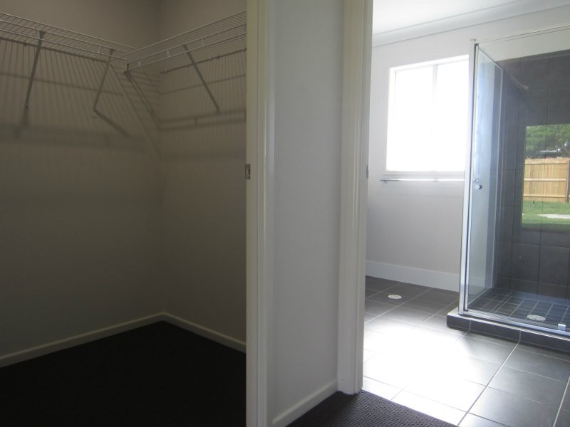 17 Hall Street, Peak Crossing QLD 4306