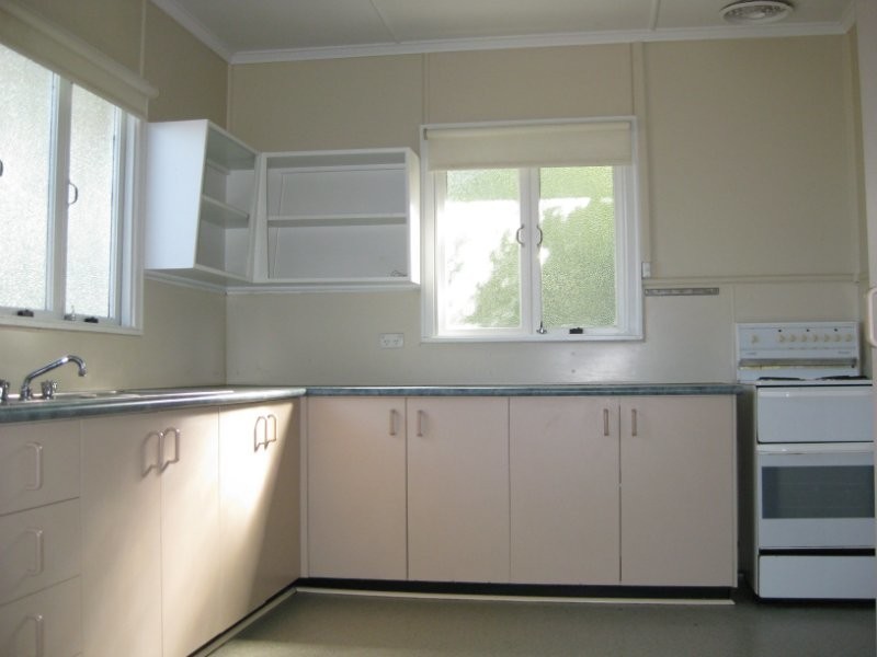 2 Perrett Street, Bundamba QLD 4304