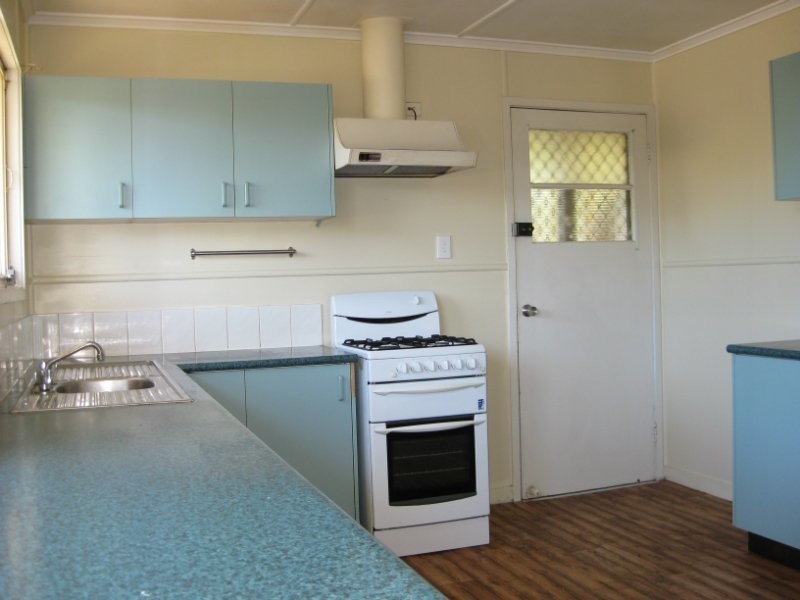 37 Crosshill Street, Leichhardt QLD 4305