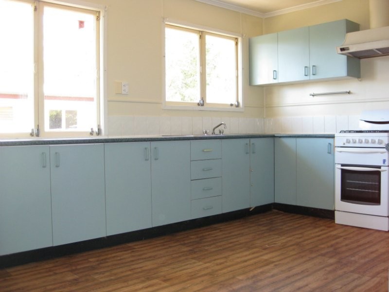 37 Crosshill Street, Leichhardt QLD 4305