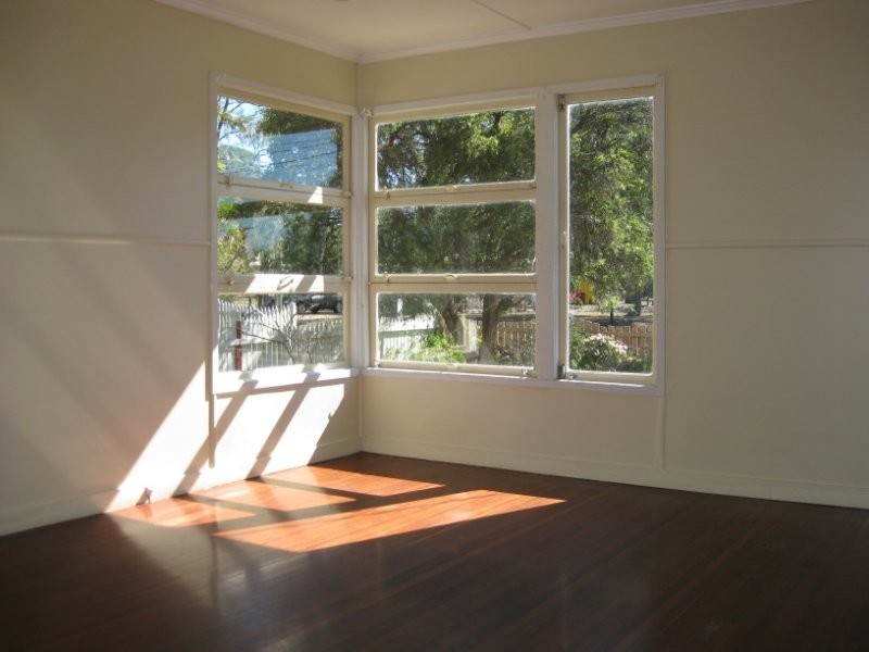 37 Crosshill Street, Leichhardt QLD 4305