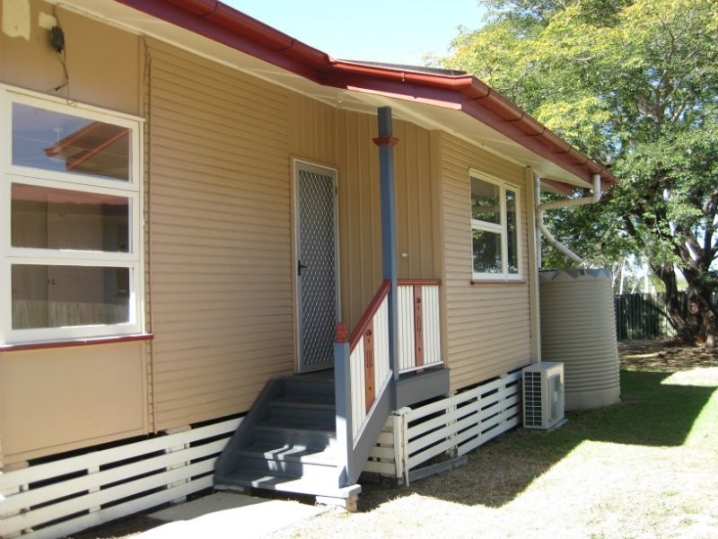 37 Crosshill Street, Leichhardt QLD 4305