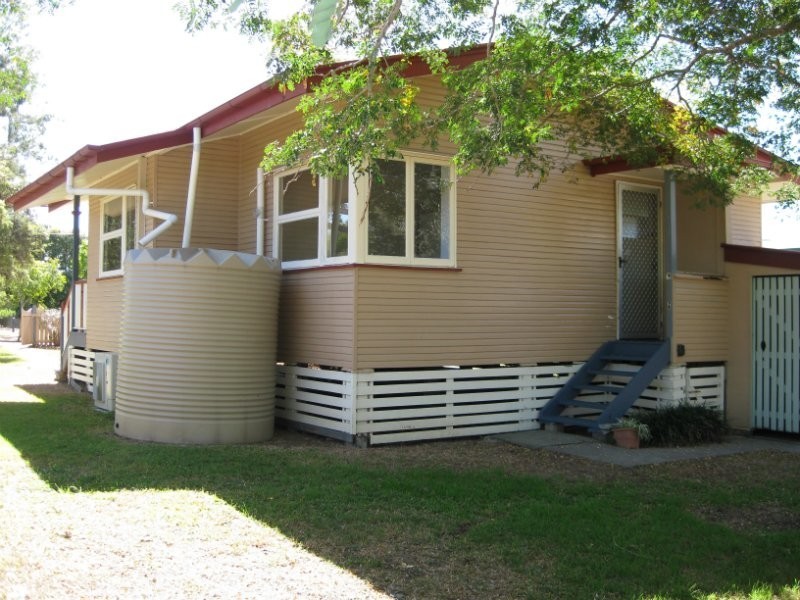 37 Crosshill Street, Leichhardt QLD 4305