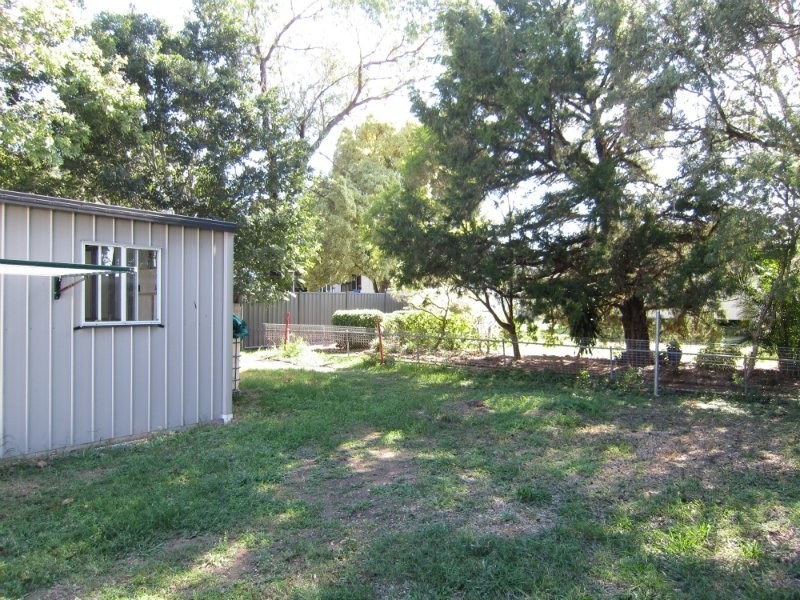 40 Phyllis Street, Eastern Heights QLD 4305