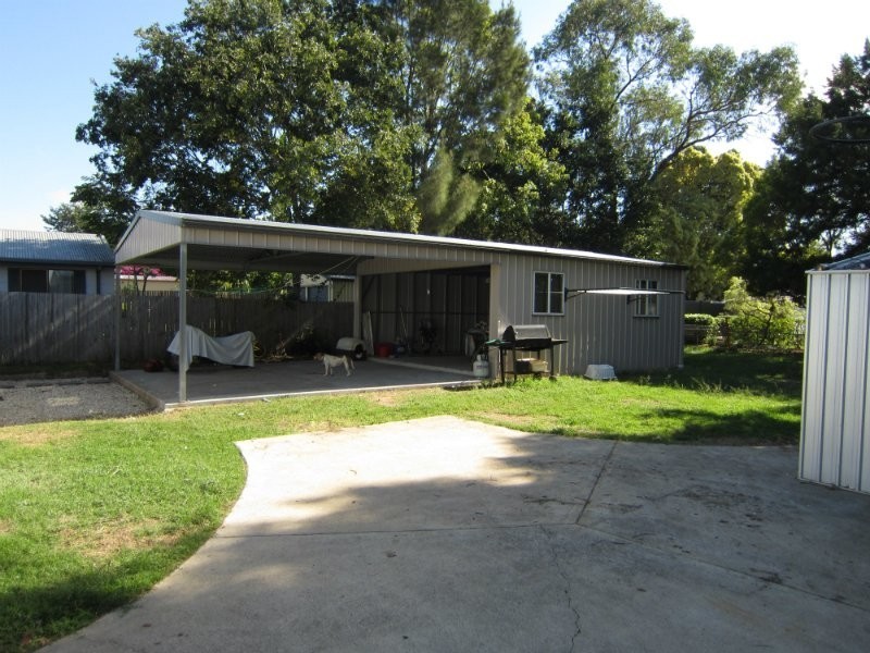 40 Phyllis Street, Eastern Heights QLD 4305