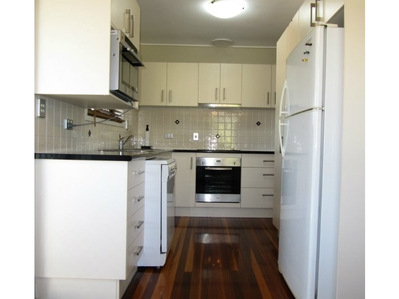 2 Maenporth Street, Leichhardt QLD 4305