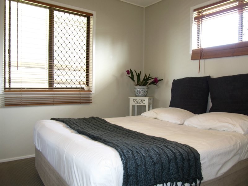 2 Maenporth Street, Leichhardt QLD 4305