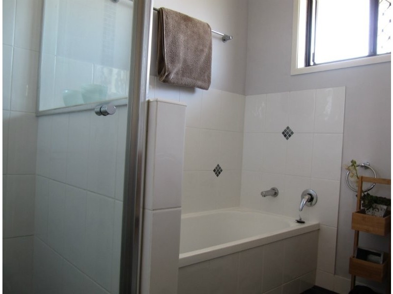 2 Maenporth Street, Leichhardt QLD 4305