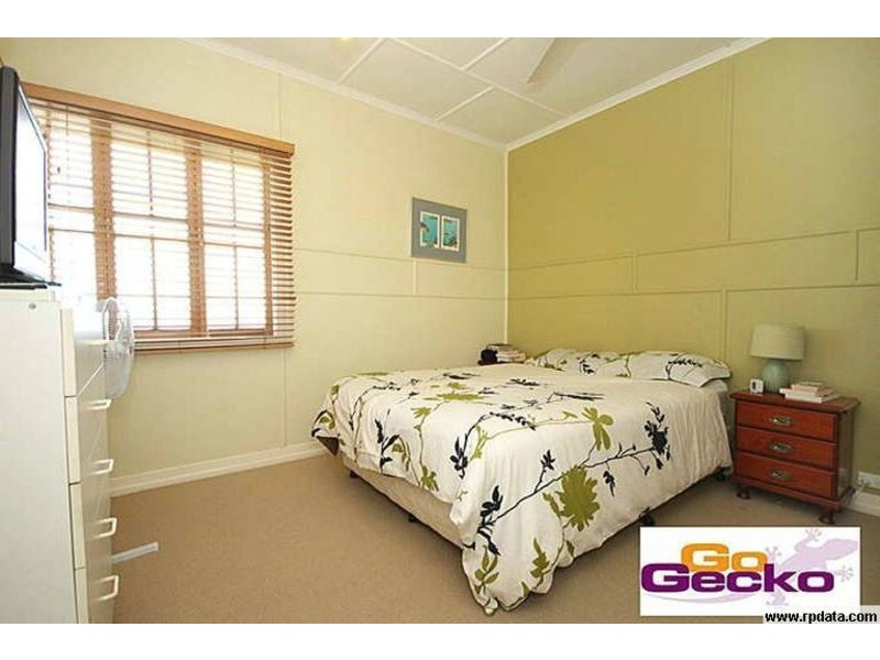 8 Lloyd George Street, Eastern Heights QLD 4305