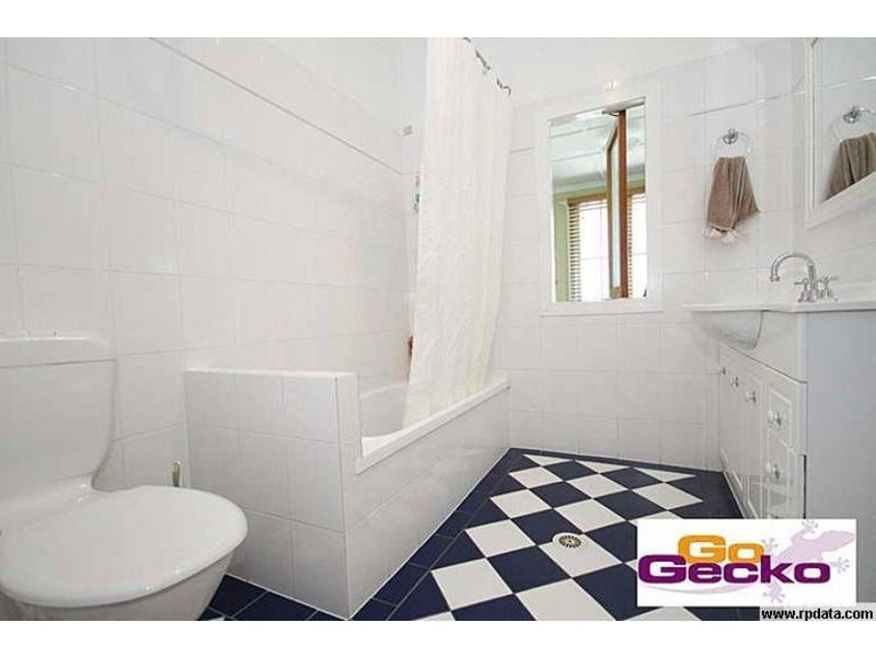 8 Lloyd George Street, Eastern Heights QLD 4305