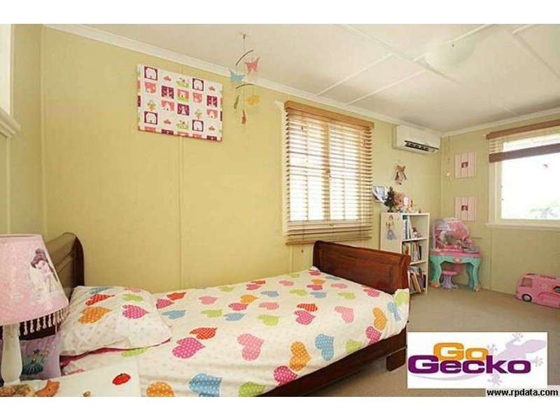 8 Lloyd George Street, Eastern Heights QLD 4305