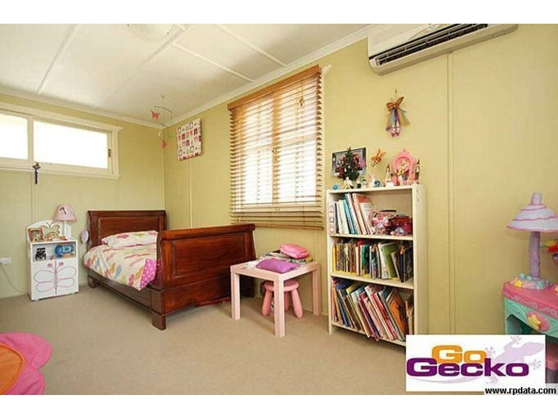 8 Lloyd George Street, Eastern Heights QLD 4305