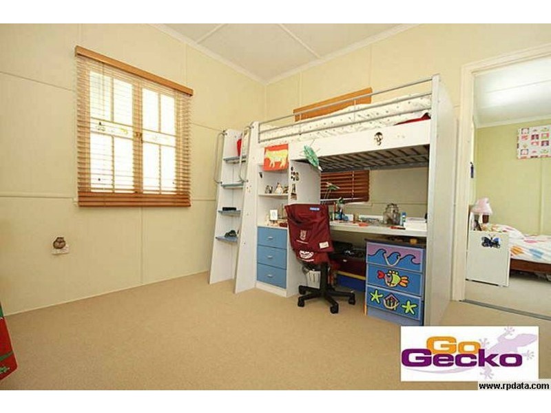 8 Lloyd George Street, Eastern Heights QLD 4305