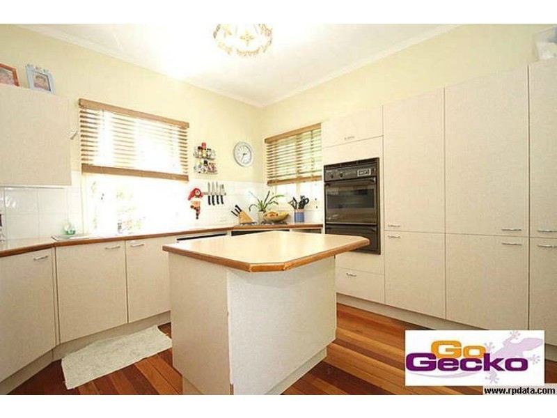 8 Lloyd George Street, Eastern Heights QLD 4305