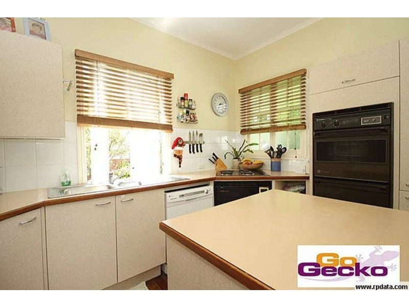 8 Lloyd George Street, Eastern Heights QLD 4305