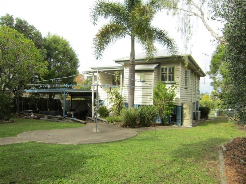 8 Lloyd George Street, Eastern Heights QLD 4305