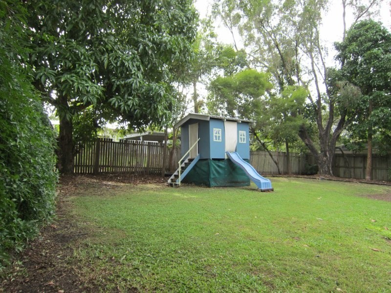 8 Lloyd George Street, Eastern Heights QLD 4305