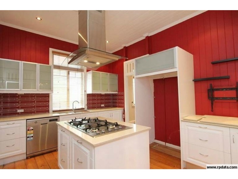 3 Brisbane Road, Newtown QLD 4305