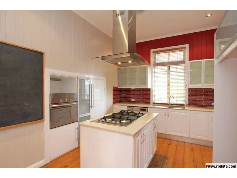 3 Brisbane Road, Newtown QLD 4305