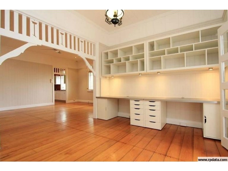 3 Brisbane Road, Newtown QLD 4305