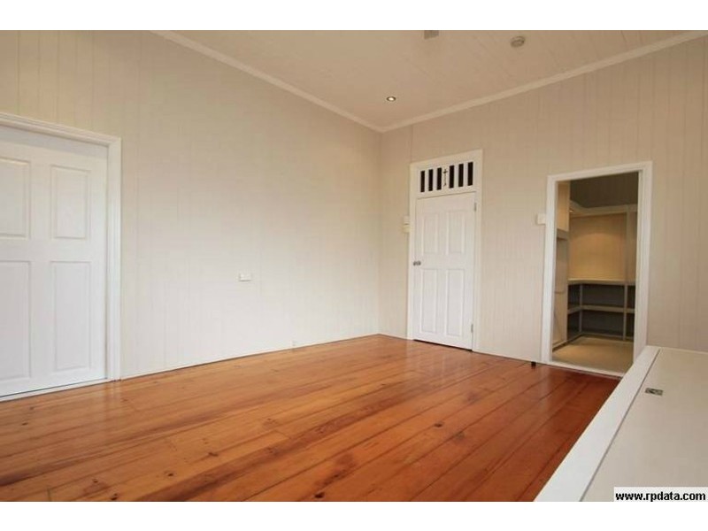 3 Brisbane Road, Newtown QLD 4305