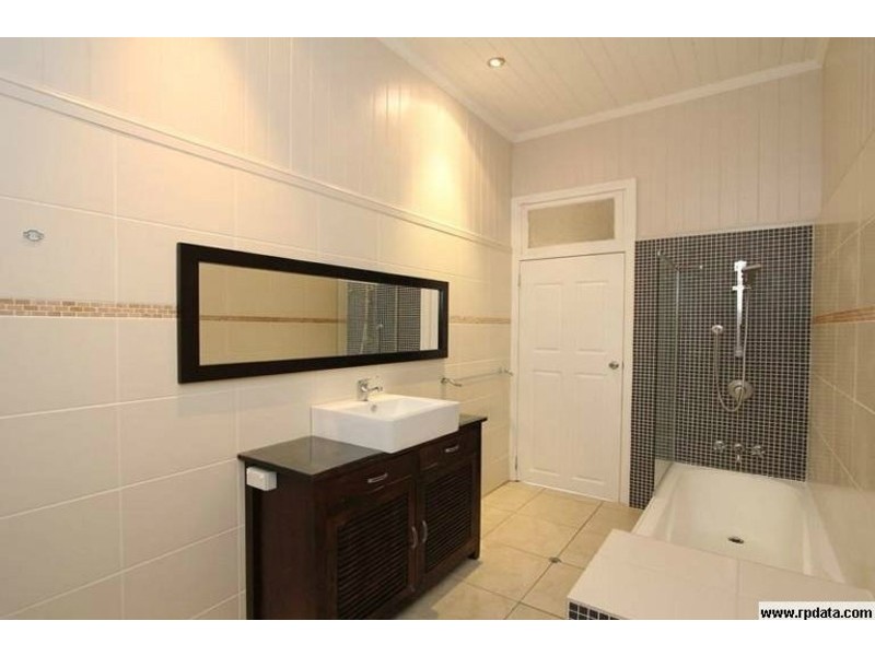 3 Brisbane Road, Newtown QLD 4305
